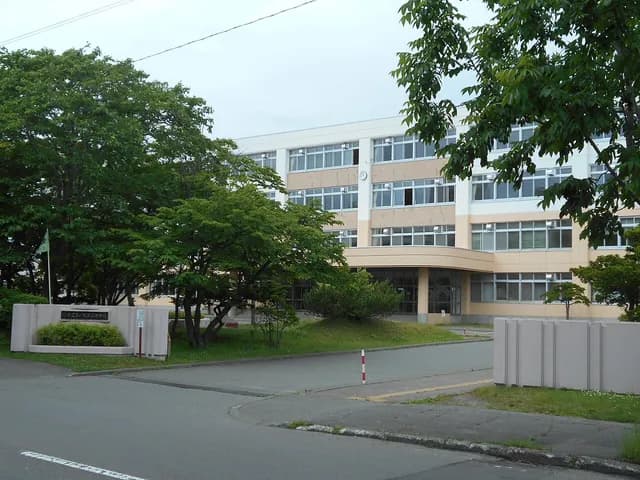 苫小牧西高校の外観