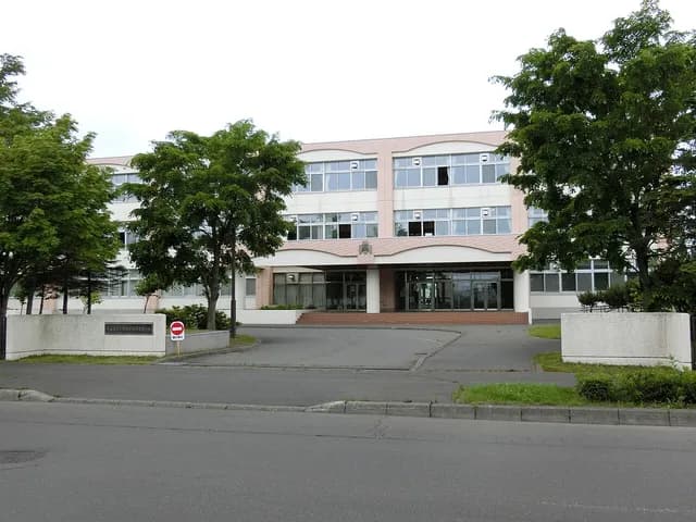 苫小牧総合経済高校の外観
