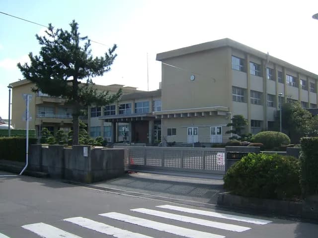 鳥取緑風高校の外観