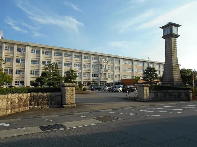 富山北部高校の外観