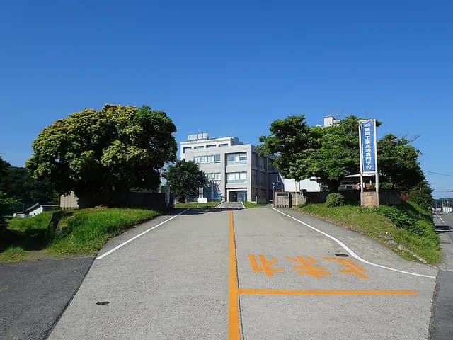 鶴岡工業高専の外観