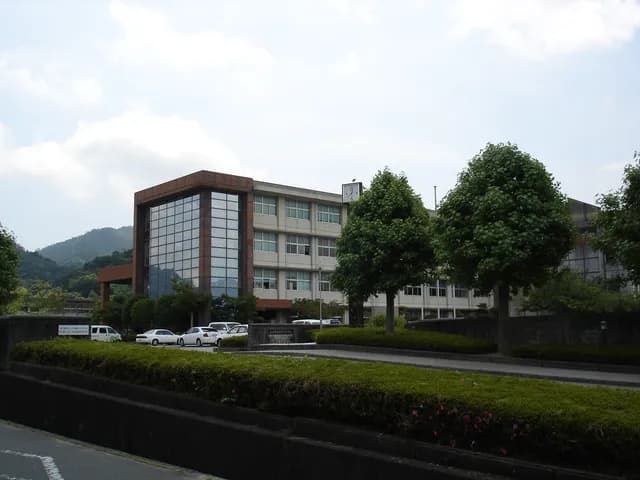 西京高校の外観