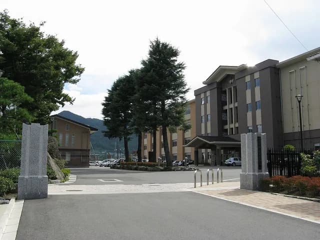 吉田高校の外観