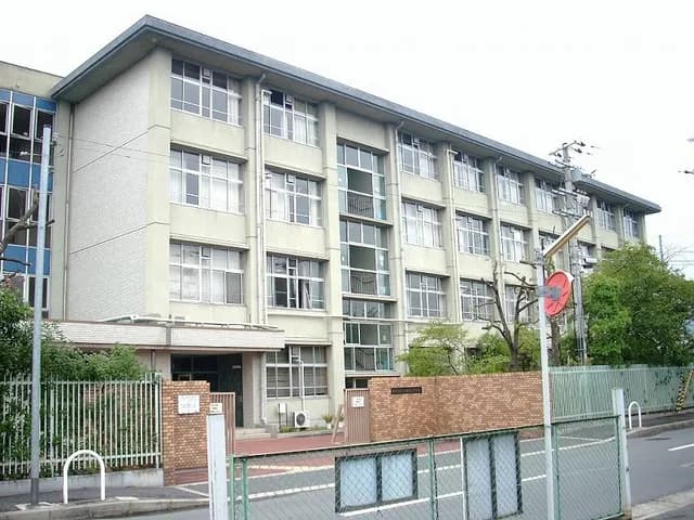 八尾北高校の外観