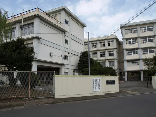 横浜南陵高校の外観