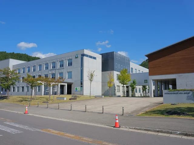 横手清陵学院高校の外観