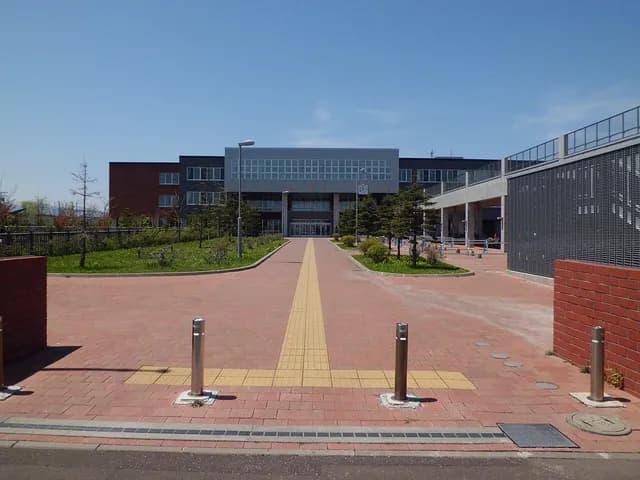 有朋高校の外観