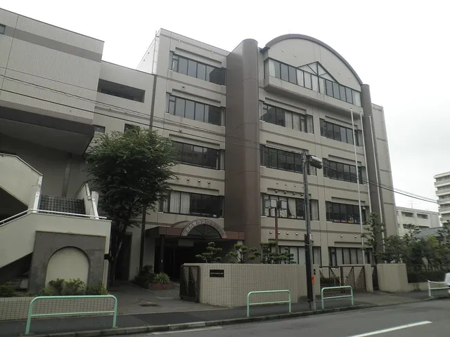 中央高校の外観