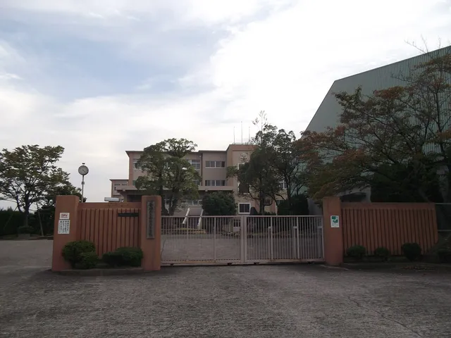 南陽高校の外観