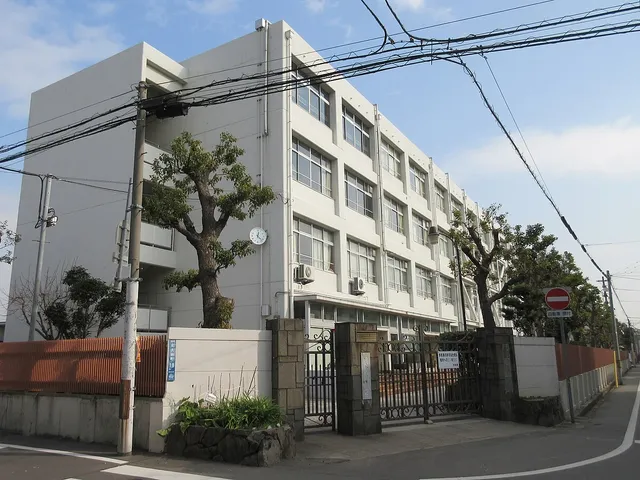 尼崎高校の外観