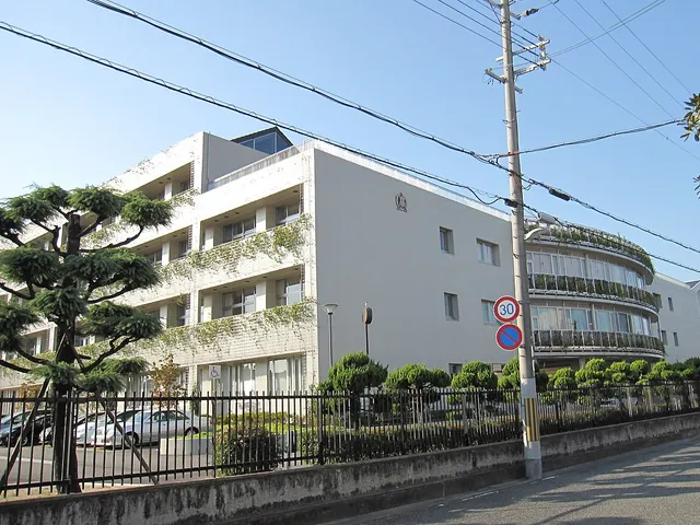 尼崎西高校の外観
