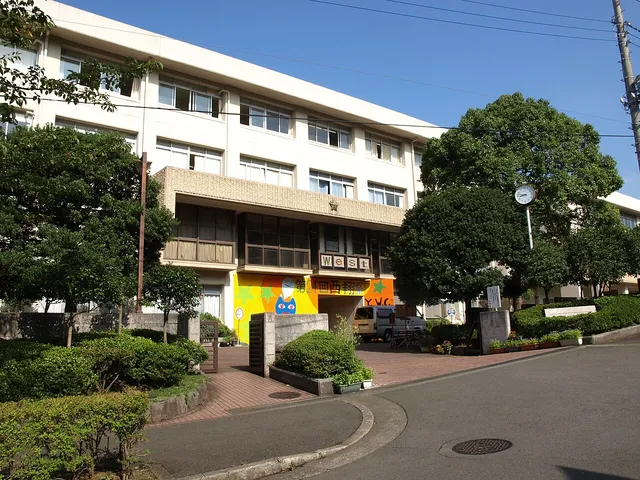 厚木西高校の外観