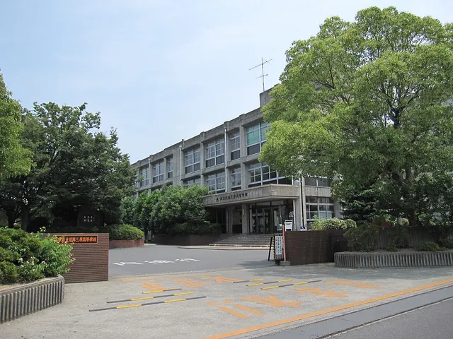 淡路三原高校の外観