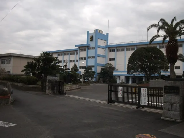 安房拓心高校の外観