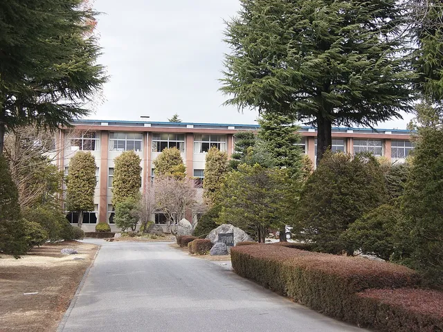 梓川高校の外観