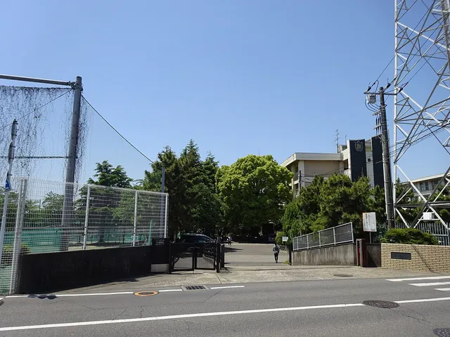 八千代高校の外観