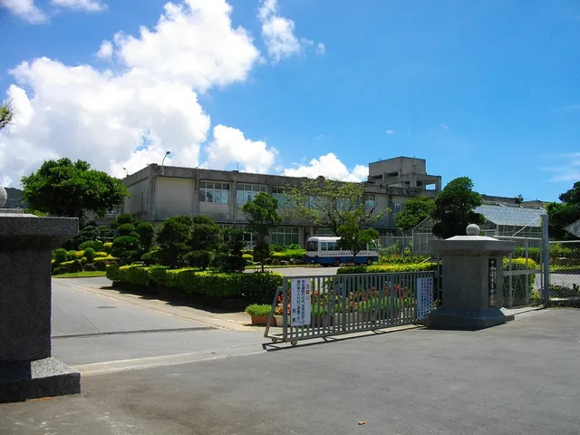 中部農林高校の外観