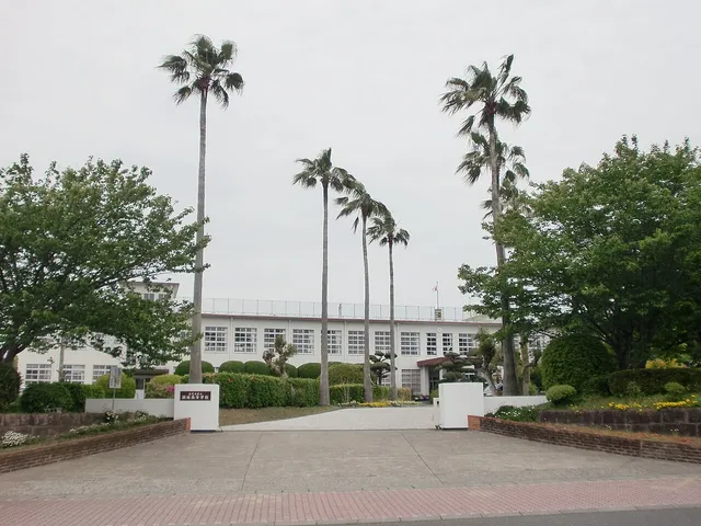 頴娃高校の外観