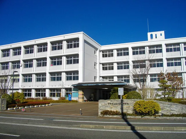 富岳館高校の外観
