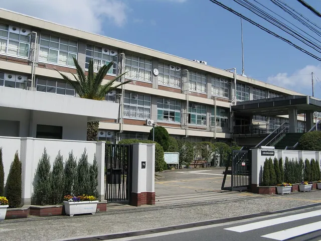 藤井寺工科高校の外観