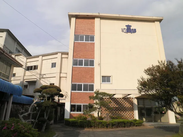 福江高校の外観