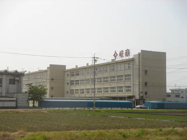 岐阜商業高校の外観