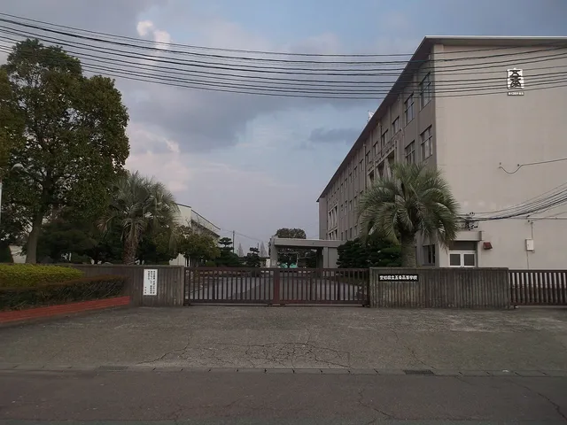 五条高校の外観