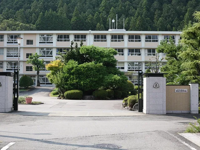 郡上高校の外観