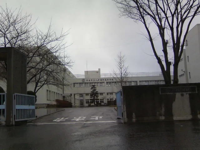 八戸商業高校の外観