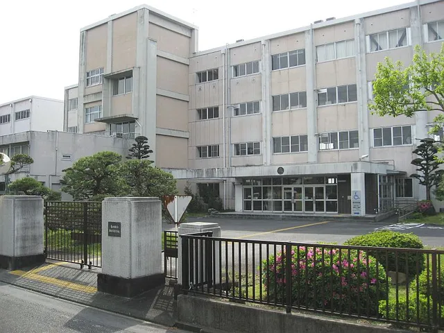 榛原高校の外観