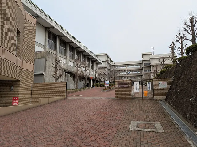 姫路市立高校の外観