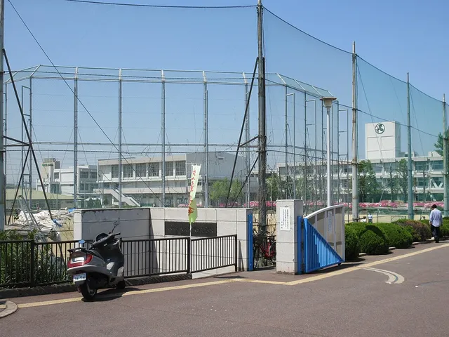枚岡樟風高校の外観