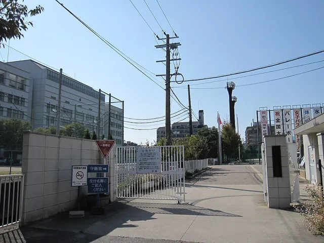 尼崎高校の外観