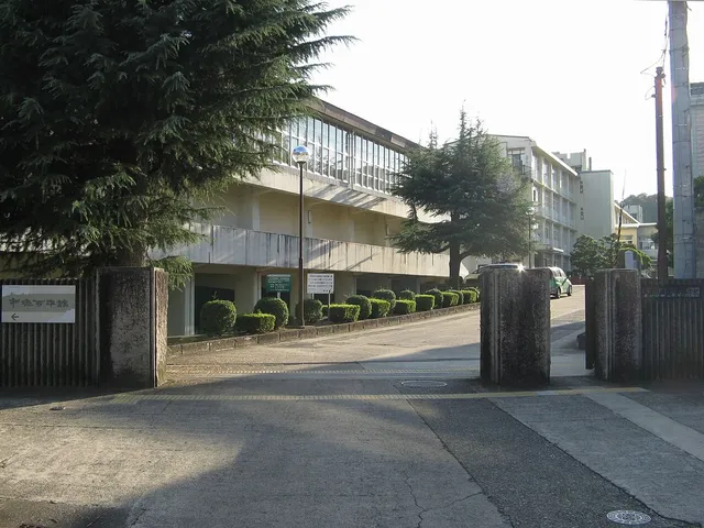 豊岡高校の外観