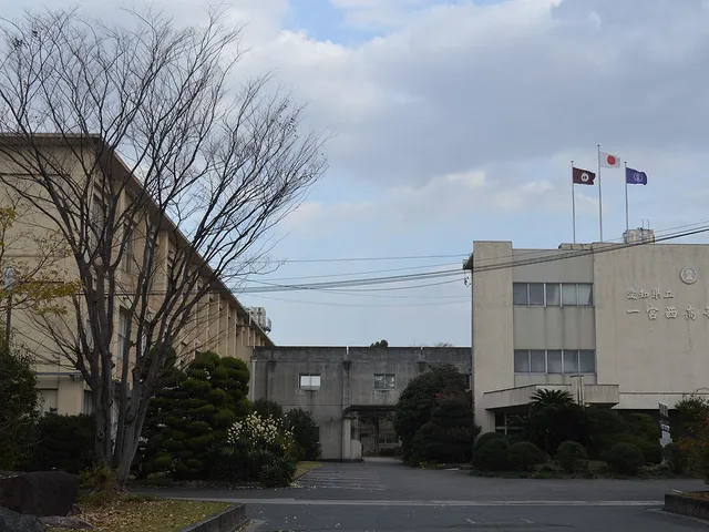 一宮西高校の外観