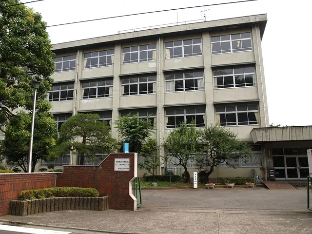 生田東高校の外観