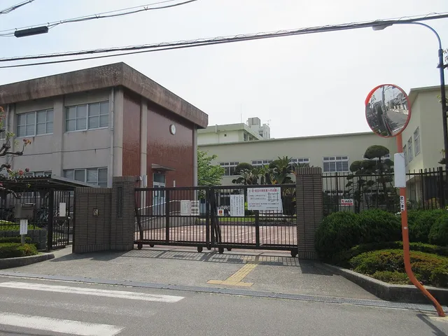 泉大津高校の外観