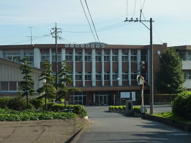 福山高校の外観