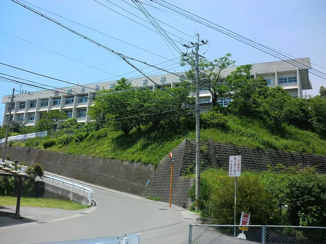 鹿児島商業高校の外観