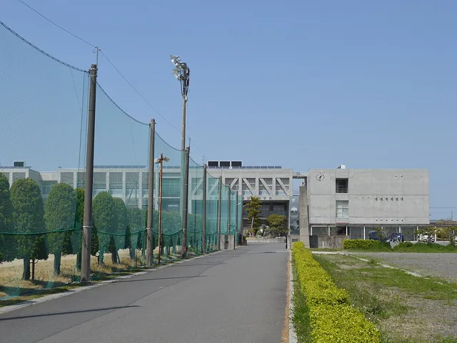 海津明誠高校の外観