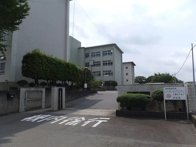 亀山高校の外観
