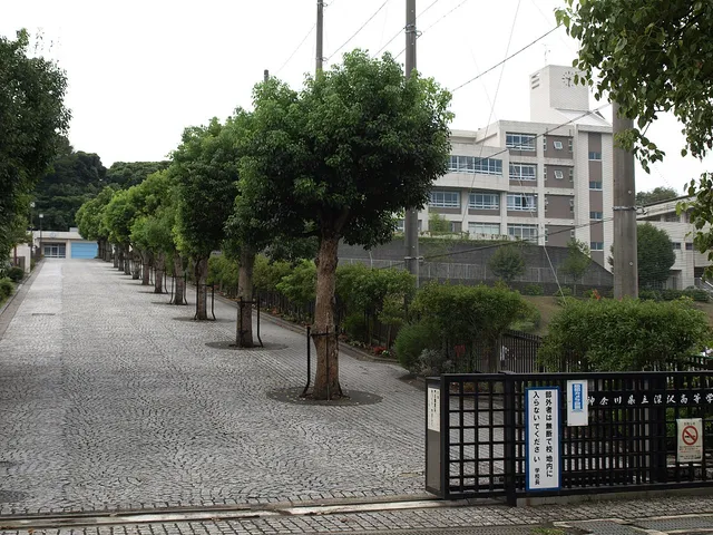 深沢高校の外観