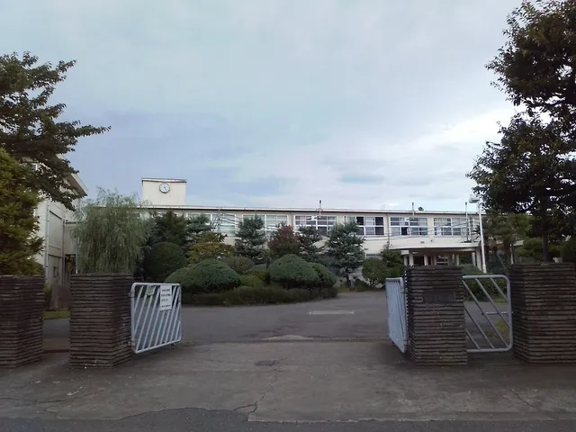 多摩高校の外観