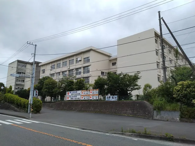 金井高校の外観