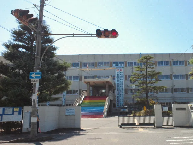 河南高校の外観