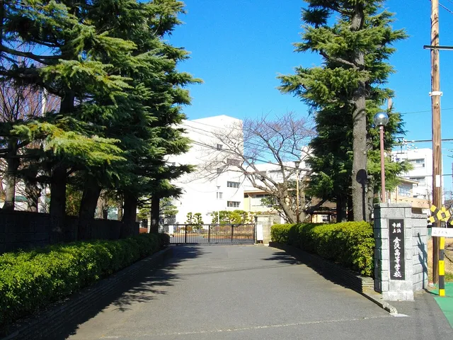 金沢高校の外観