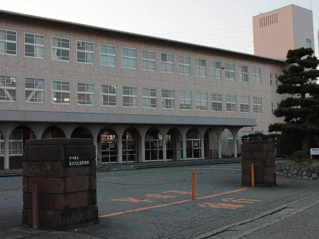 金沢伏見高校の外観