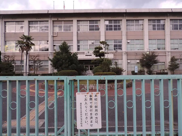 堅田高校の外観