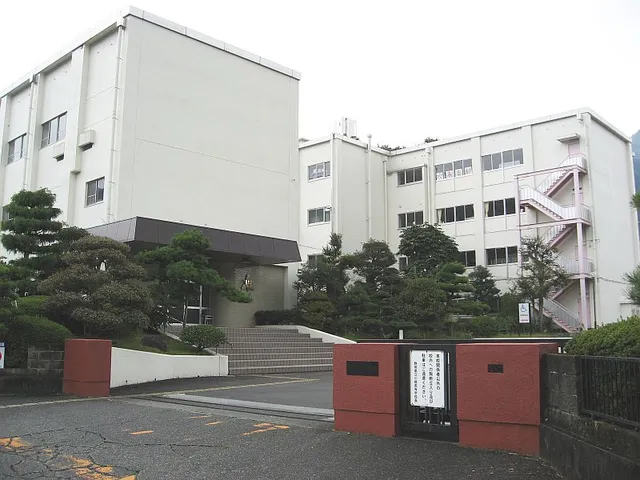 川根高校の外観