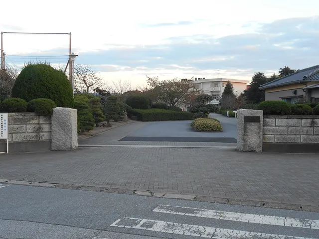 君津商業高校の外観